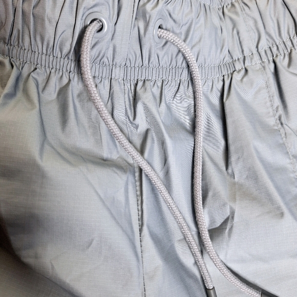 Nike brand "The Snow Leapard in a Jogger".Parachute Joggers size small. - Picture 9 of 10